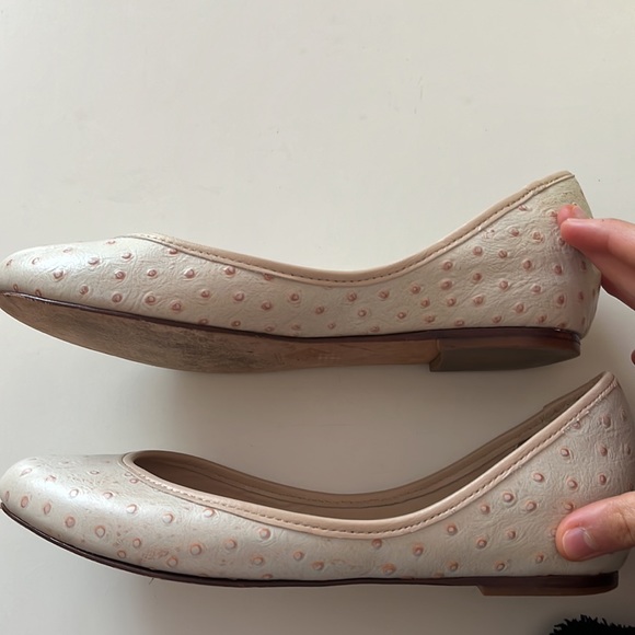 Pour La Victorie pink ostrich leather round toe flats - Picture 4 of 7